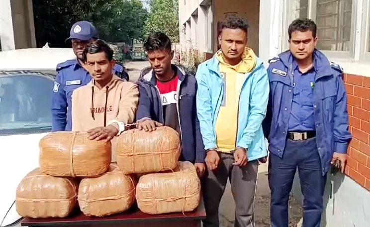 কুমিল্লায় ২৫ কেজি গাঁজাসহ ৩ মাদক ব্যবসায়ী আটক